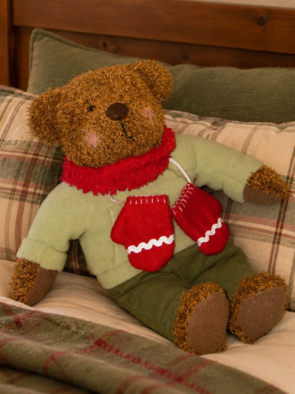 Hallmark Teddy Mittens 2002 Stuffed Bear - Picture 1 of 5